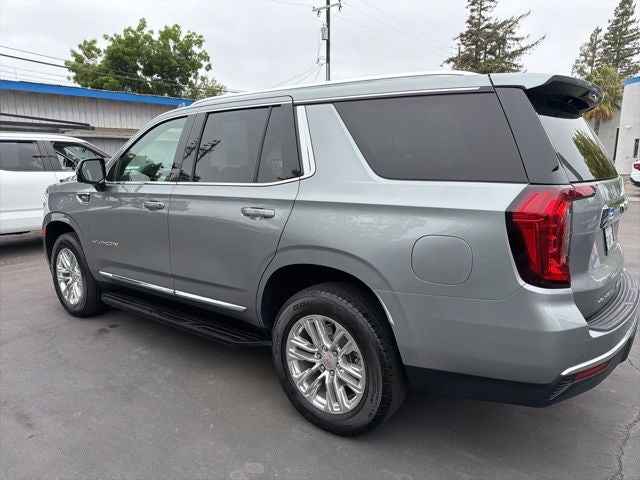 2023 GMC Yukon SLT w/ Captain Chairs