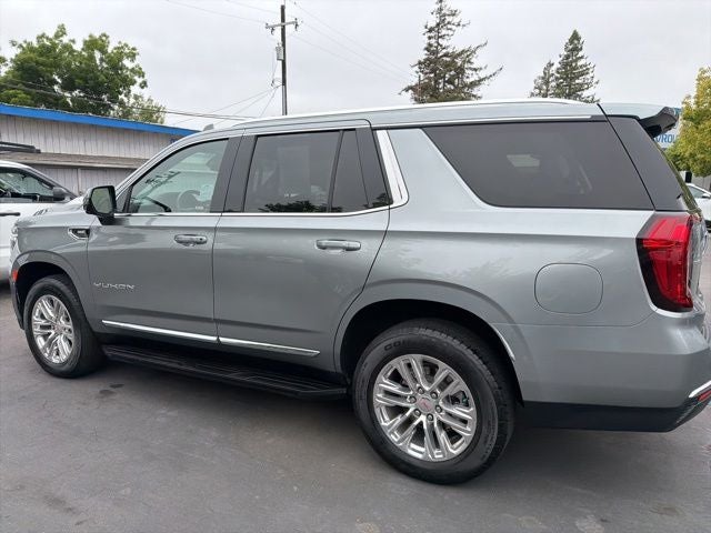 2023 GMC Yukon SLT w/ Captain Chairs
