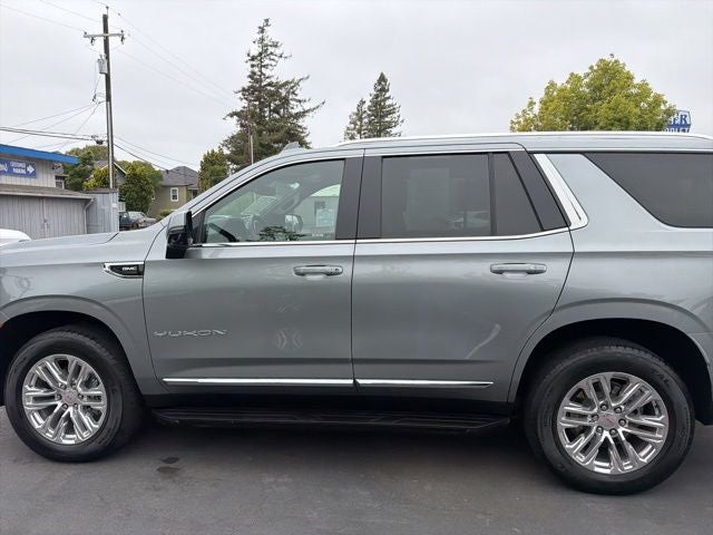 2023 GMC Yukon SLT w/ Captain Chairs