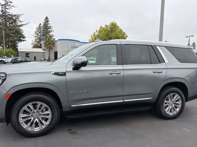 2023 GMC Yukon SLT w/ Captain Chairs