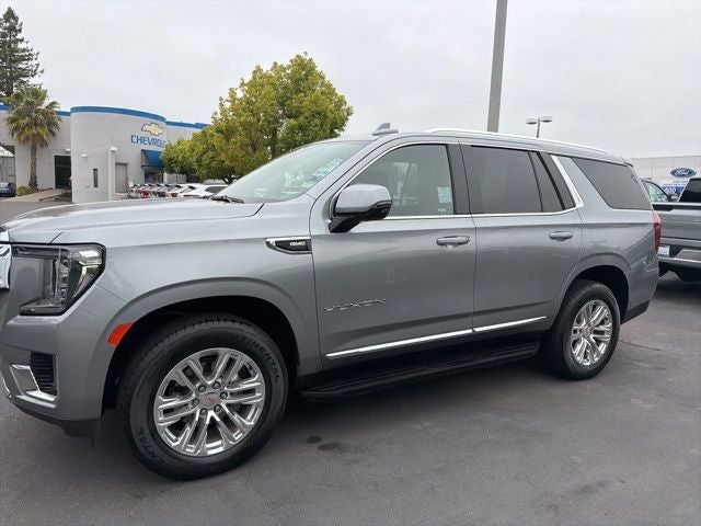 2023 GMC Yukon SLT w/ Captain Chairs