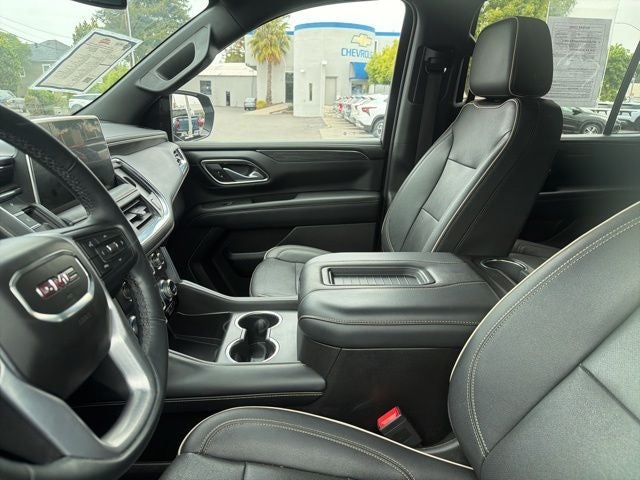 2023 GMC Yukon SLT w/ Captain Chairs