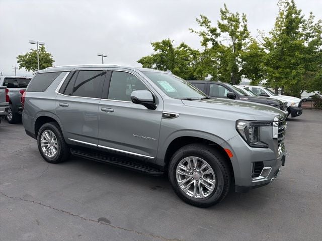 2023 GMC Yukon SLT w/ Captain Chairs