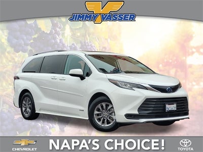2021 Toyota Sienna LE 8 Passenger