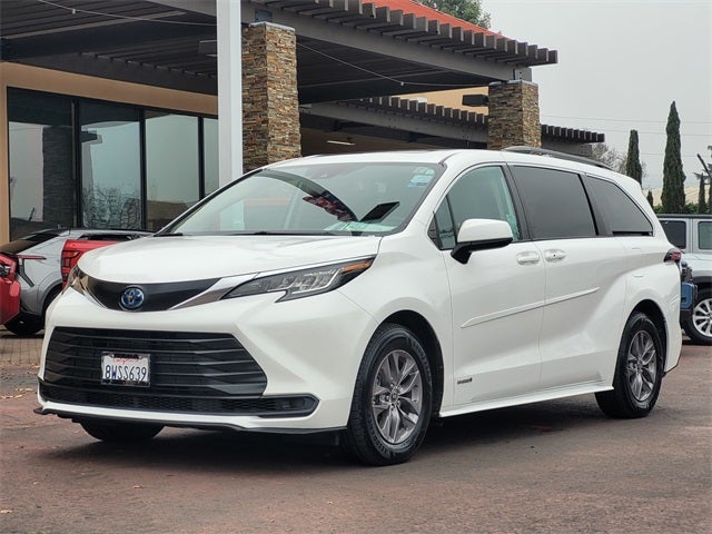 2021 Toyota Sienna LE 8 Passenger
