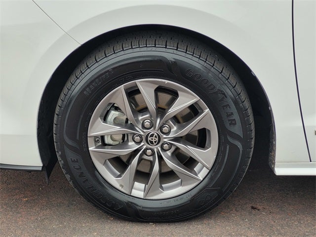 2021 Toyota Sienna LE 8 Passenger