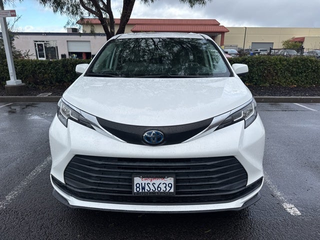 2021 Toyota Sienna LE 8 Passenger