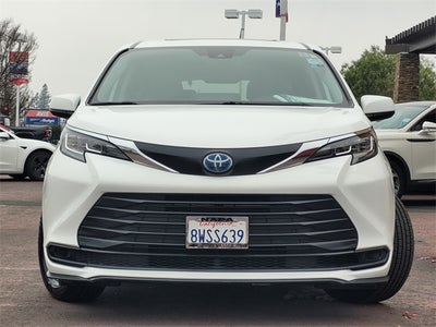 2021 Toyota Sienna LE 8 Passenger