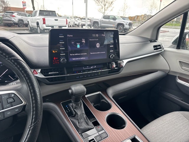 2021 Toyota Sienna LE 8 Passenger