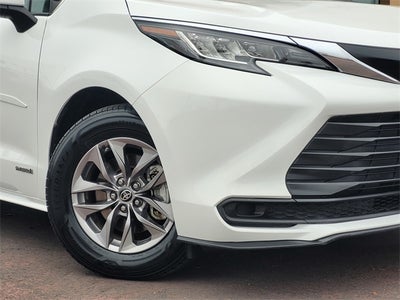2021 Toyota Sienna LE 8 Passenger