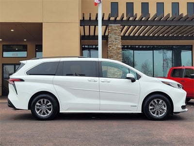 2021 Toyota Sienna LE 8 Passenger