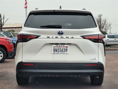 2021 Toyota Sienna LE 8 Passenger