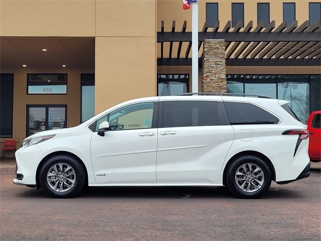 2021 Toyota Sienna LE 8 Passenger