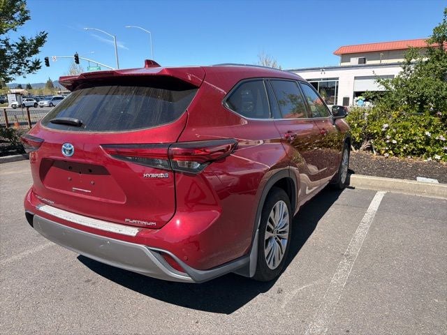 2022 Toyota Highlander Hybrid Platinum