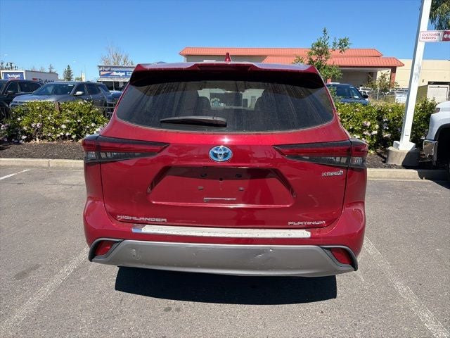 2022 Toyota Highlander Hybrid Platinum