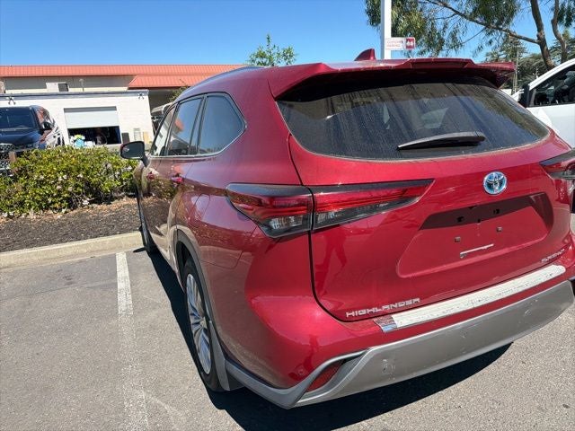 2022 Toyota Highlander Hybrid Platinum