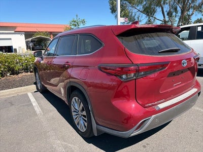 2022 Toyota Highlander Hybrid Platinum