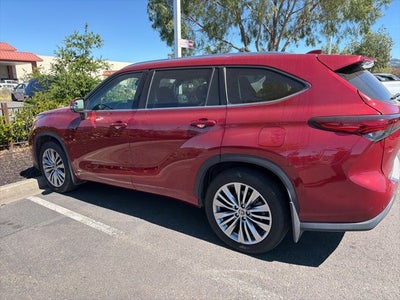 2022 Toyota Highlander Hybrid Platinum