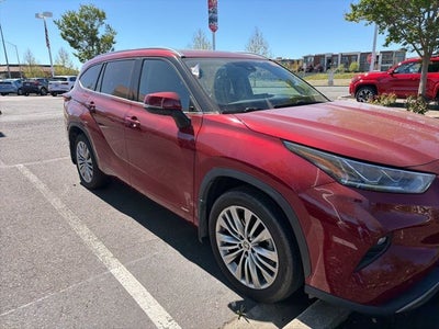 2022 Toyota Highlander Hybrid Platinum