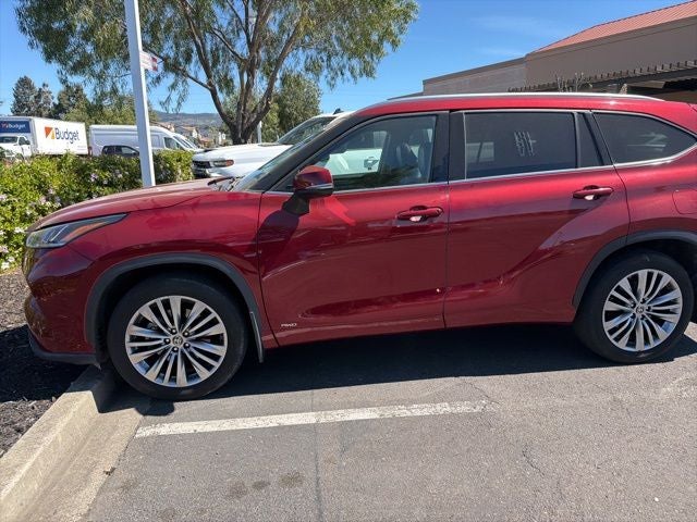 2022 Toyota Highlander Hybrid Platinum