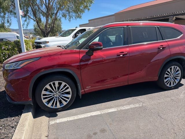 2022 Toyota Highlander Hybrid Platinum