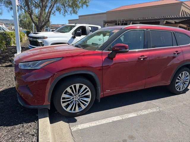 2022 Toyota Highlander Hybrid Platinum