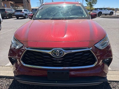 2022 Toyota Highlander Hybrid Platinum