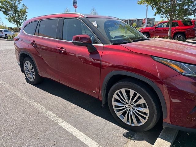2022 Toyota Highlander Hybrid Platinum