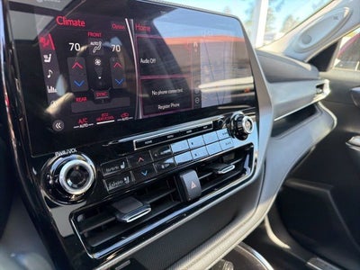 2022 Toyota Highlander Hybrid Platinum