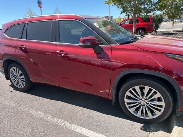2022 Toyota Highlander Hybrid Platinum