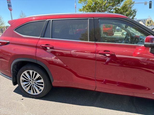 2022 Toyota Highlander Hybrid Platinum