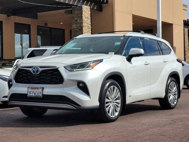 2023 Toyota Highlander Hybrid Platinum