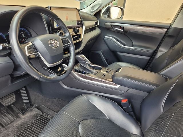 2023 Toyota Highlander Hybrid Platinum