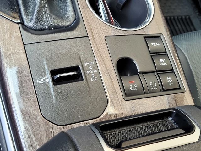 2023 Toyota Highlander Hybrid Platinum