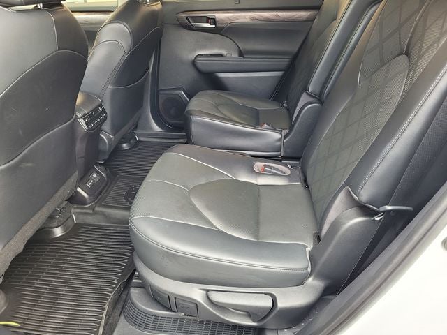 2023 Toyota Highlander Hybrid Platinum
