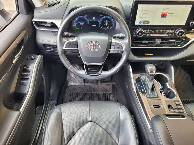 2023 Toyota Highlander Hybrid Platinum