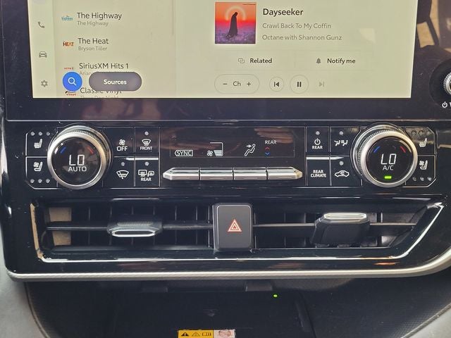 2023 Toyota Highlander Hybrid Platinum