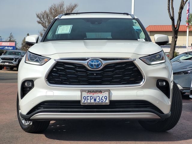 2023 Toyota Highlander Hybrid Platinum