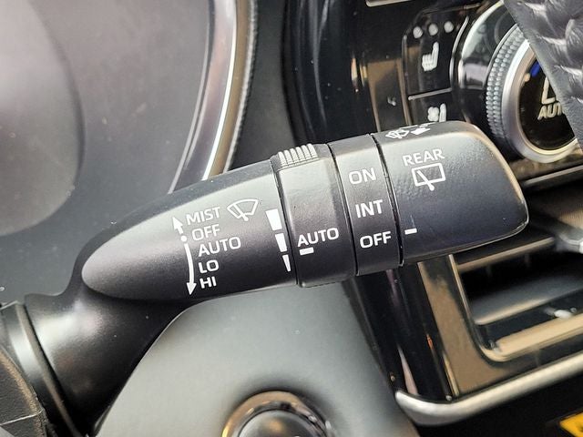 2023 Toyota Highlander Hybrid Platinum