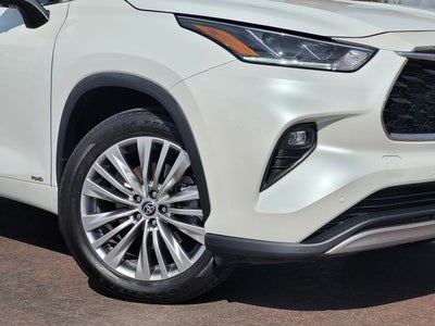 2023 Toyota Highlander Hybrid Platinum
