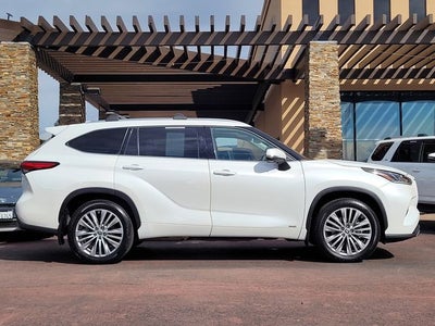 2023 Toyota Highlander Hybrid Platinum