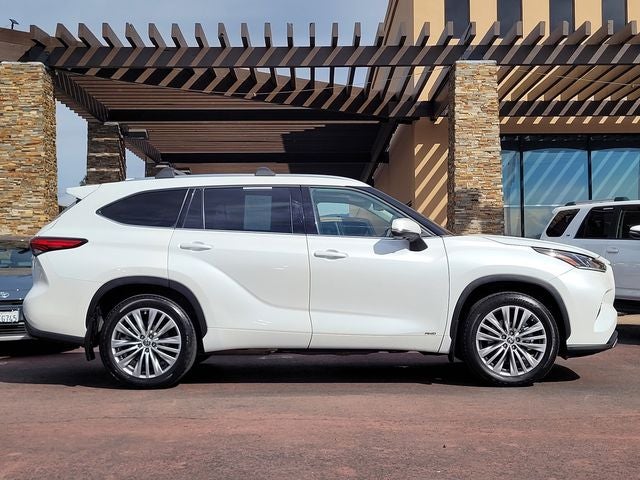 2023 Toyota Highlander Hybrid Platinum