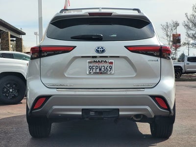 2023 Toyota Highlander Hybrid Platinum