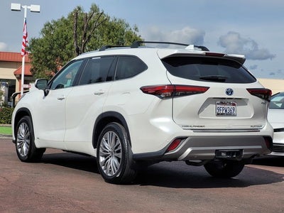 2023 Toyota Highlander Hybrid Platinum