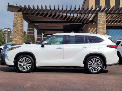 2023 Toyota Highlander Hybrid Platinum