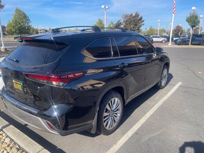 2026 Toyota Highlander Hybrid Platinum