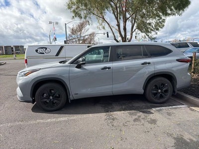 2024 Toyota Highlander Hybrid LE Nightshade