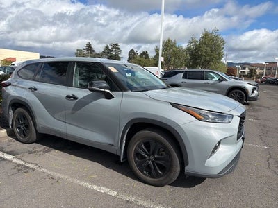 2024 Toyota Highlander Hybrid LE Nightshade