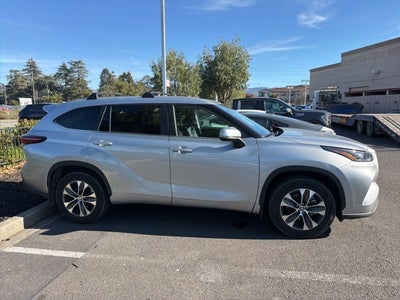 2024 Toyota Highlander Hybrid XLE