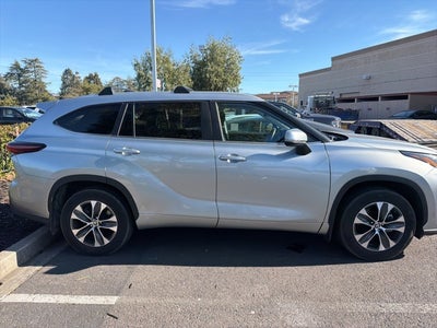 2024 Toyota Highlander Hybrid XLE